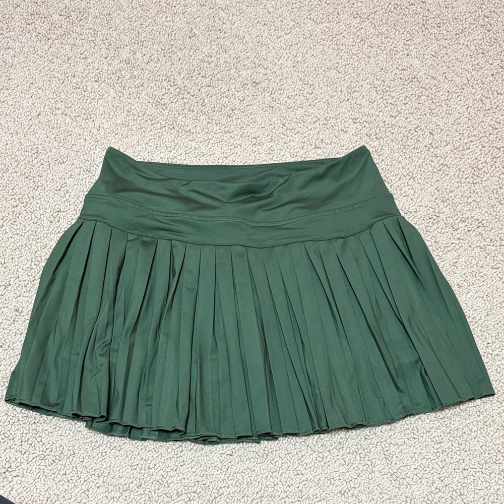 Women's Pleated Active Skort in Forest Green